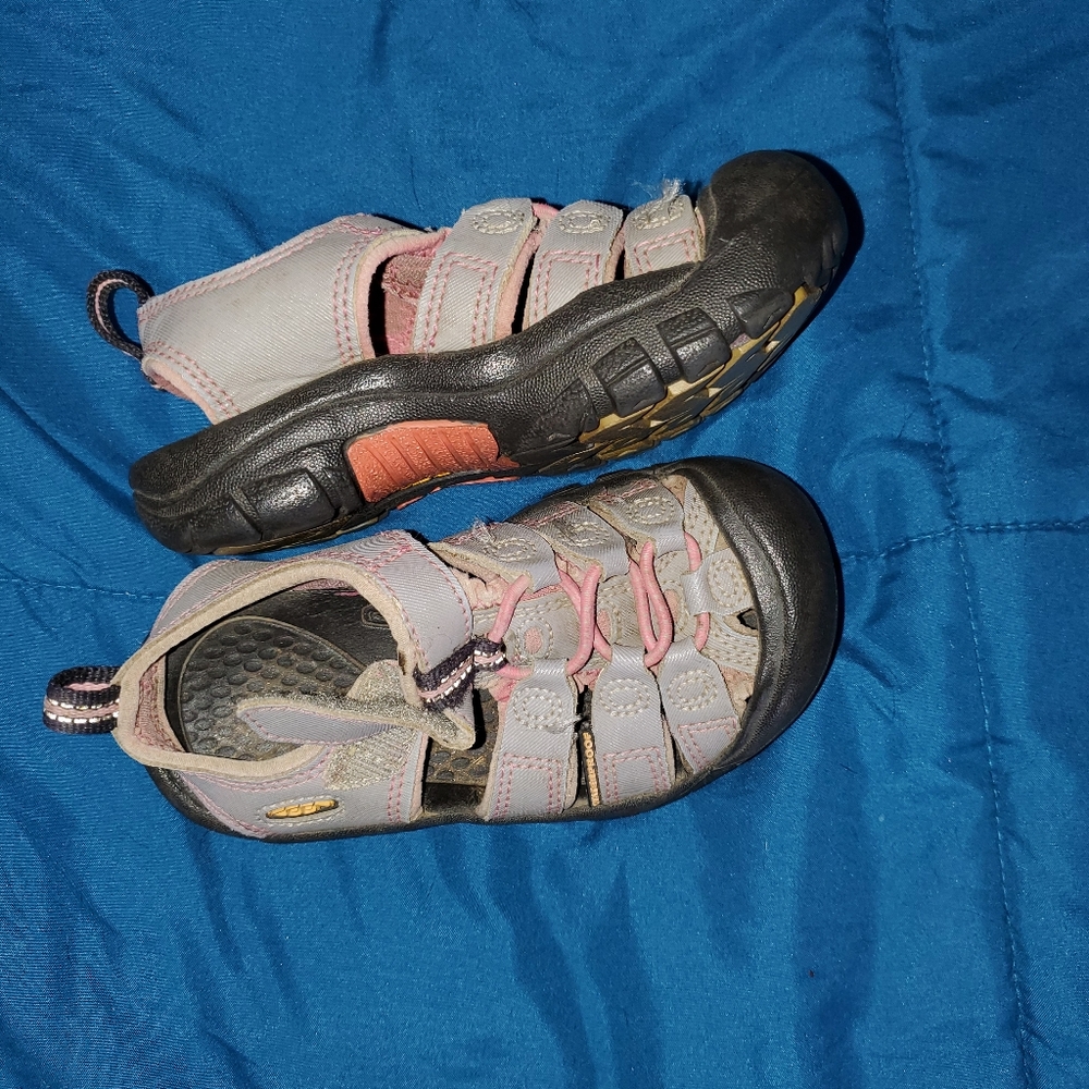 Kids size 9 Keen sandals